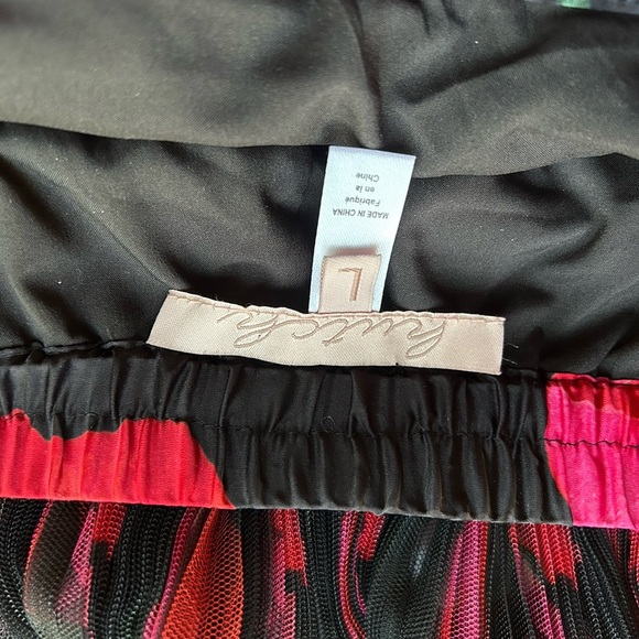 Hutch by Anthropologie tiered mini skirt. Layers of tulle. Elastic waist. Large - Picture 7 of 14